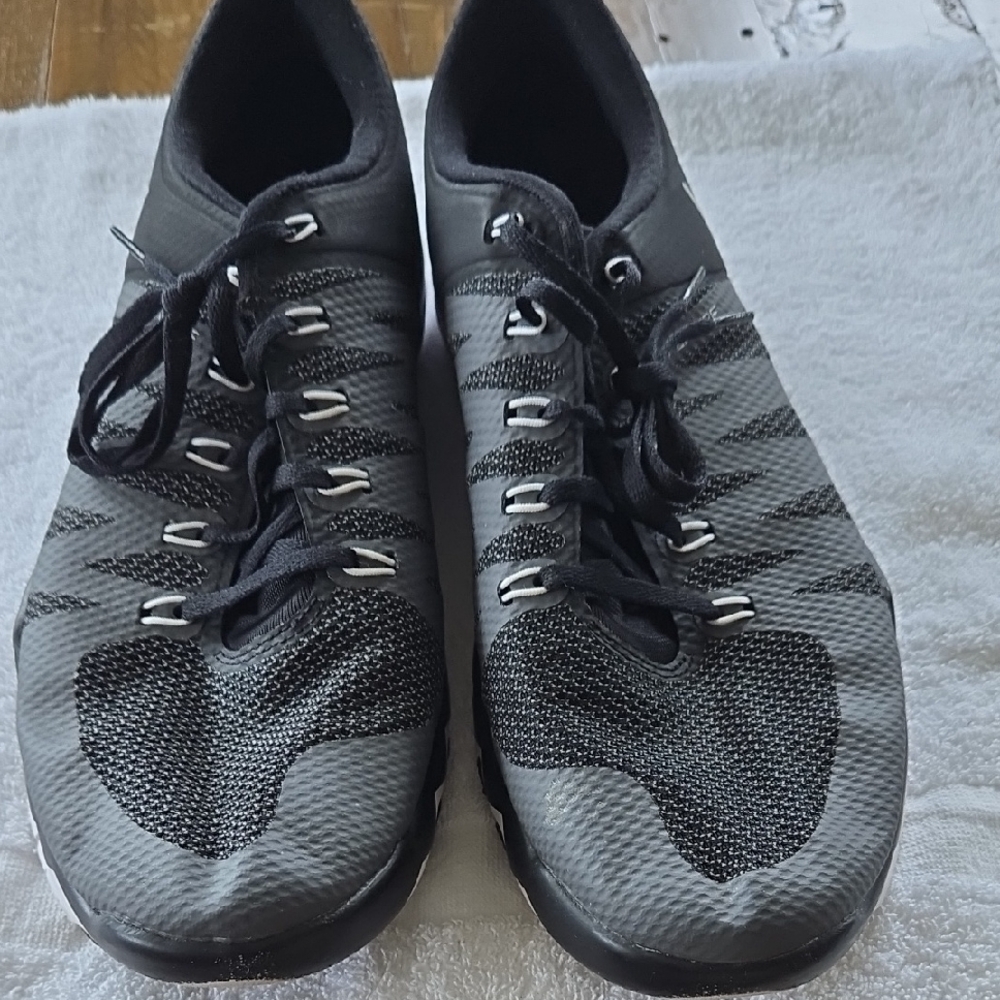 Nike Black and Gray Athletic Training Shoes